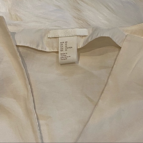 Cream top with balloon sleeves. H&M. - Picture 2 of 4